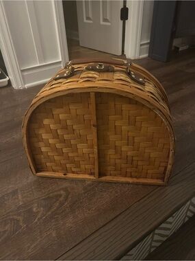 Woven Picnic Basket Case in Natural Tan